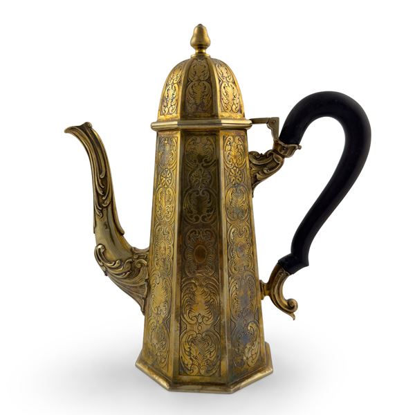 Caffettiera in argento dorato