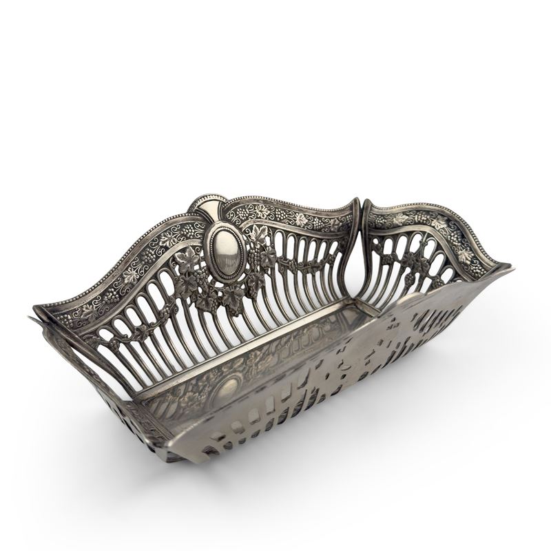 Cestino in argento di forma rettangolare