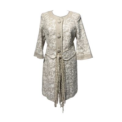Milano, Cappottino in lino beige con ricami floreali color avorio, taglia 44