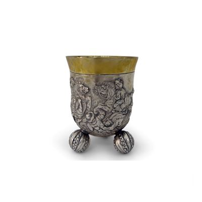 Bicchiere in argento sbalzato, Germania, inizi del XX secolo