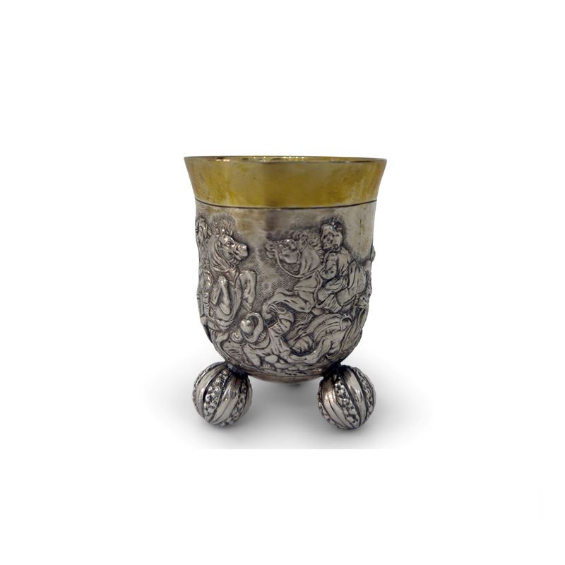 Bicchiere in argento sbalzato, Germania, inizi del XX secolo