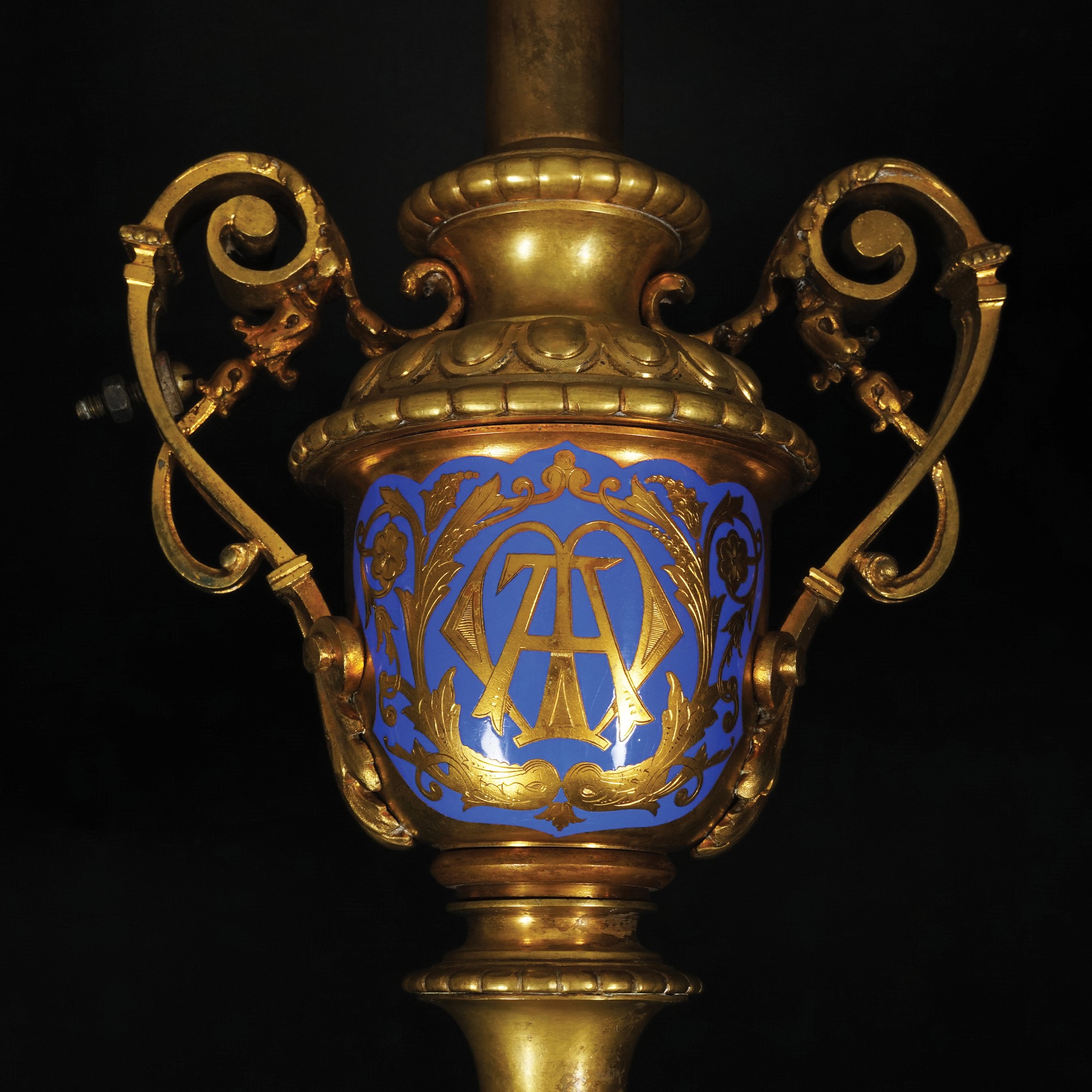 Coppia di flambeaux monumentali in bronzo dorato, Francia, XIX secolo