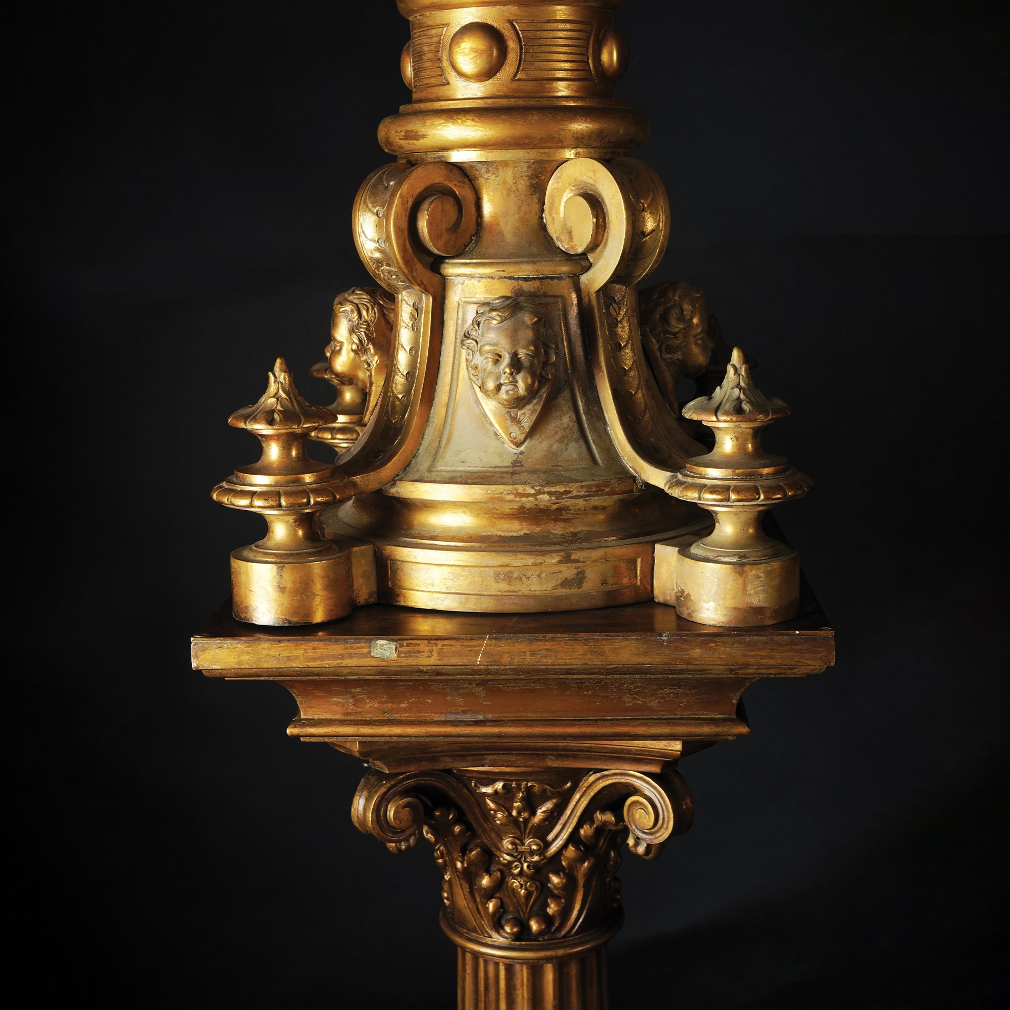 Coppia di flambeaux monumentali in bronzo dorato, Francia, XIX secolo