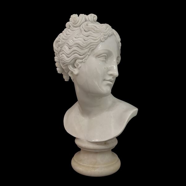 Busto della Venere Italica in marmo bianco