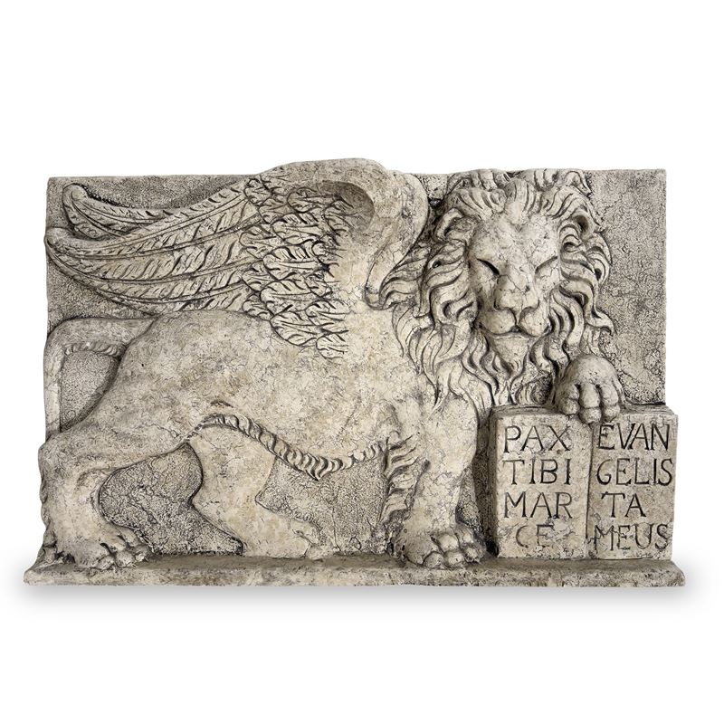 Altorielivo in marmo bianco con il leone marciano, cm. 57x92x9