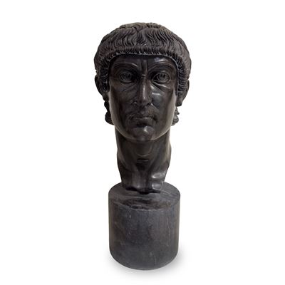 Testa dell'imperatore Costantino, marmo nero, con piedistallo cilindrico