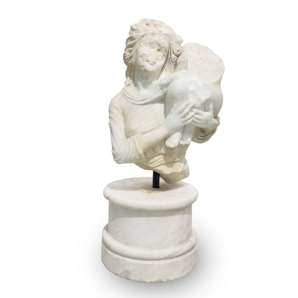 Maternità, gruppo in marmo statuario