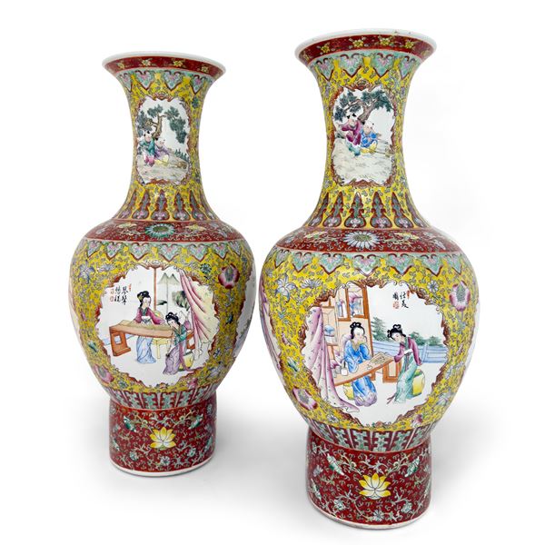 Coppia di vasi in porcellana a fondo giallo, Cina