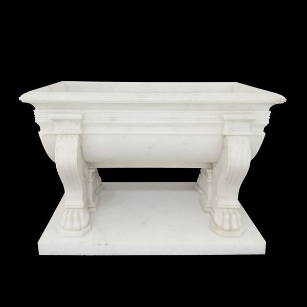 Vasca rettangolare in marmo statuario di linea neoclassica