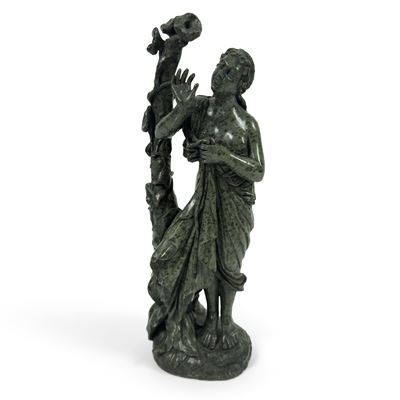 Scultura in marmo verde di Prato, figura di giovane donna accanto a un arbusto