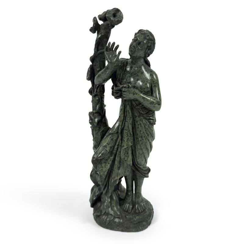 Scultura in marmo verde di Prato, figura di giovane donna accanto a un arbusto