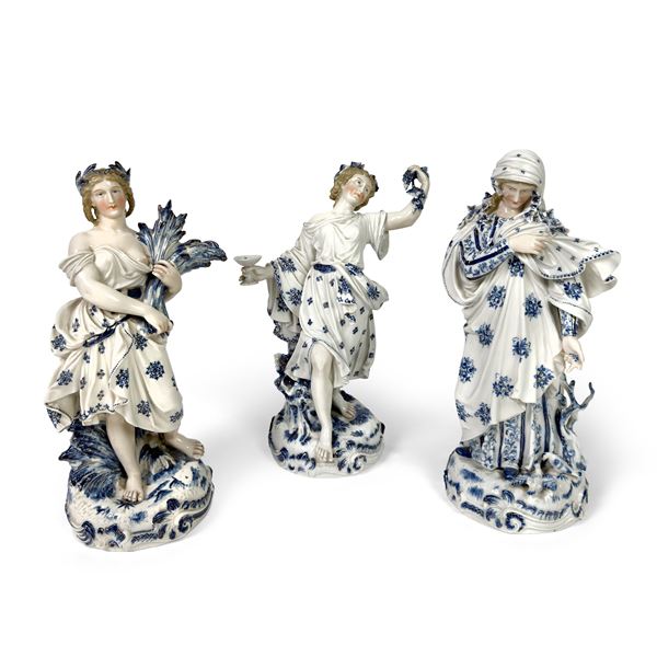 Tre sculture in porcellana bianca e blu, Germania, manifattura Rauenstein, metà del XIX secolo