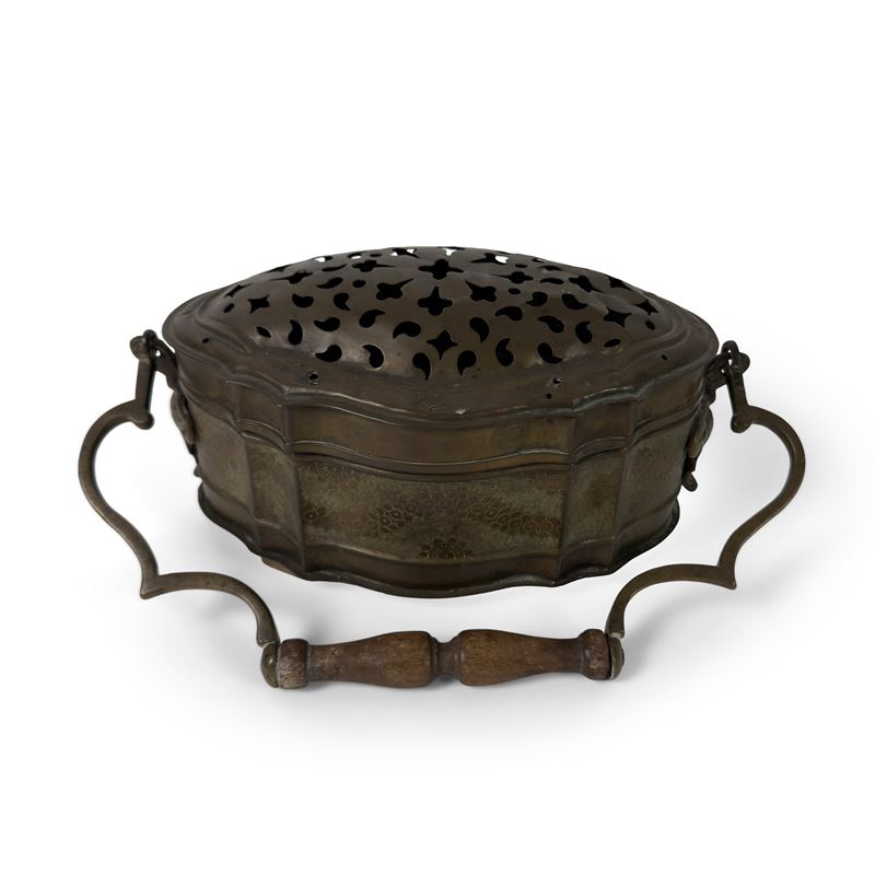 Scaldino in ottone dorato, forma centinata, Venezia, XVIII secolo