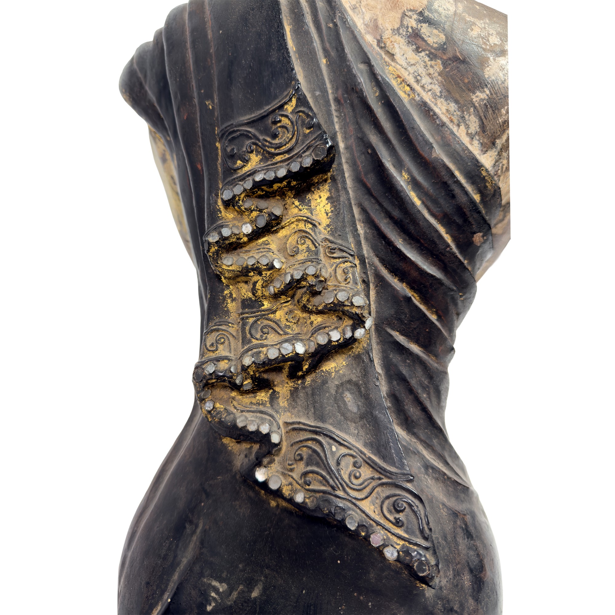 Scultura in legno laccato e dorato, raffigurante un monaco in preghiera