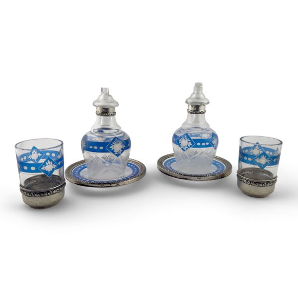 Coppia di bottiglie da notte con montatura in argento, inizi del XX secolo