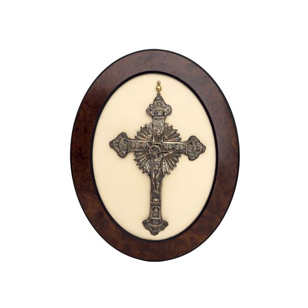 Crocifisso in lamina d'argento sbalzata, Napoli, XIX secolo