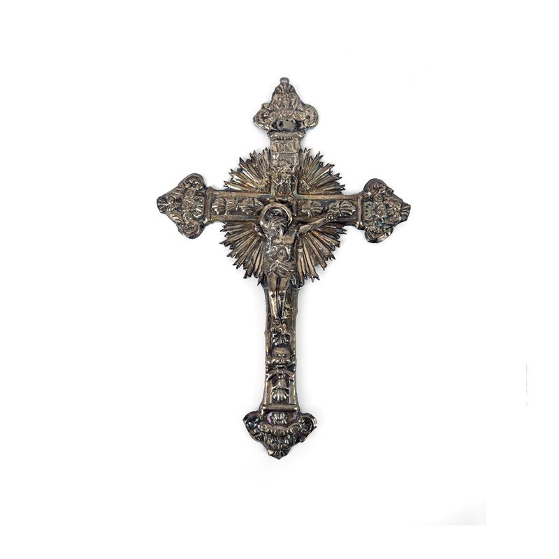 Crocifisso in lamina d'argento sbalzata, Napoli, XIX secolo