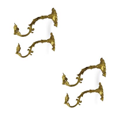 Due coppie di porte embrasse in bronzo dorato con decorazioni a foglie d'alloro