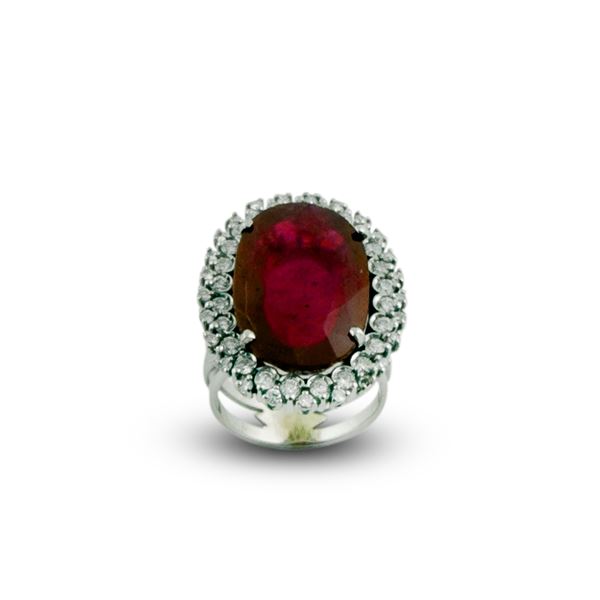 Anello in oro bianco 18kt. con rubino birmano di ct. 8,80