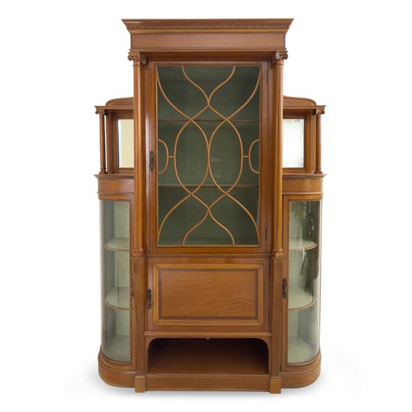 Vetrina in bois satiné con struttura architettonica