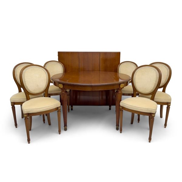 Tavolo impiallacciato in noce UNITO a sei sedie in stile del XVIII secolo
