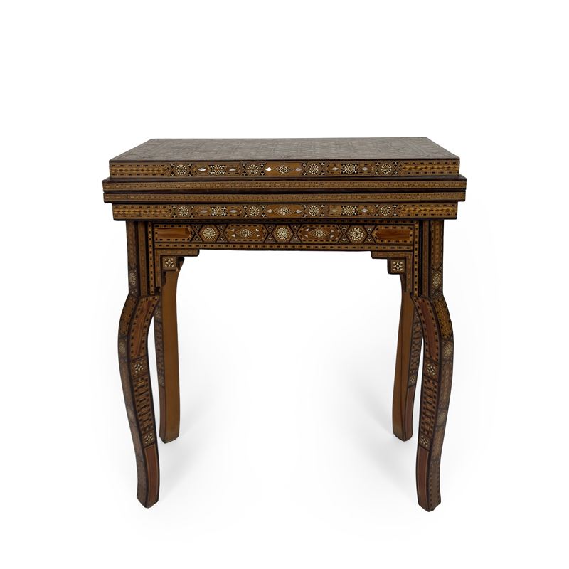 Tavolino da gioco di noce, Arte orientale