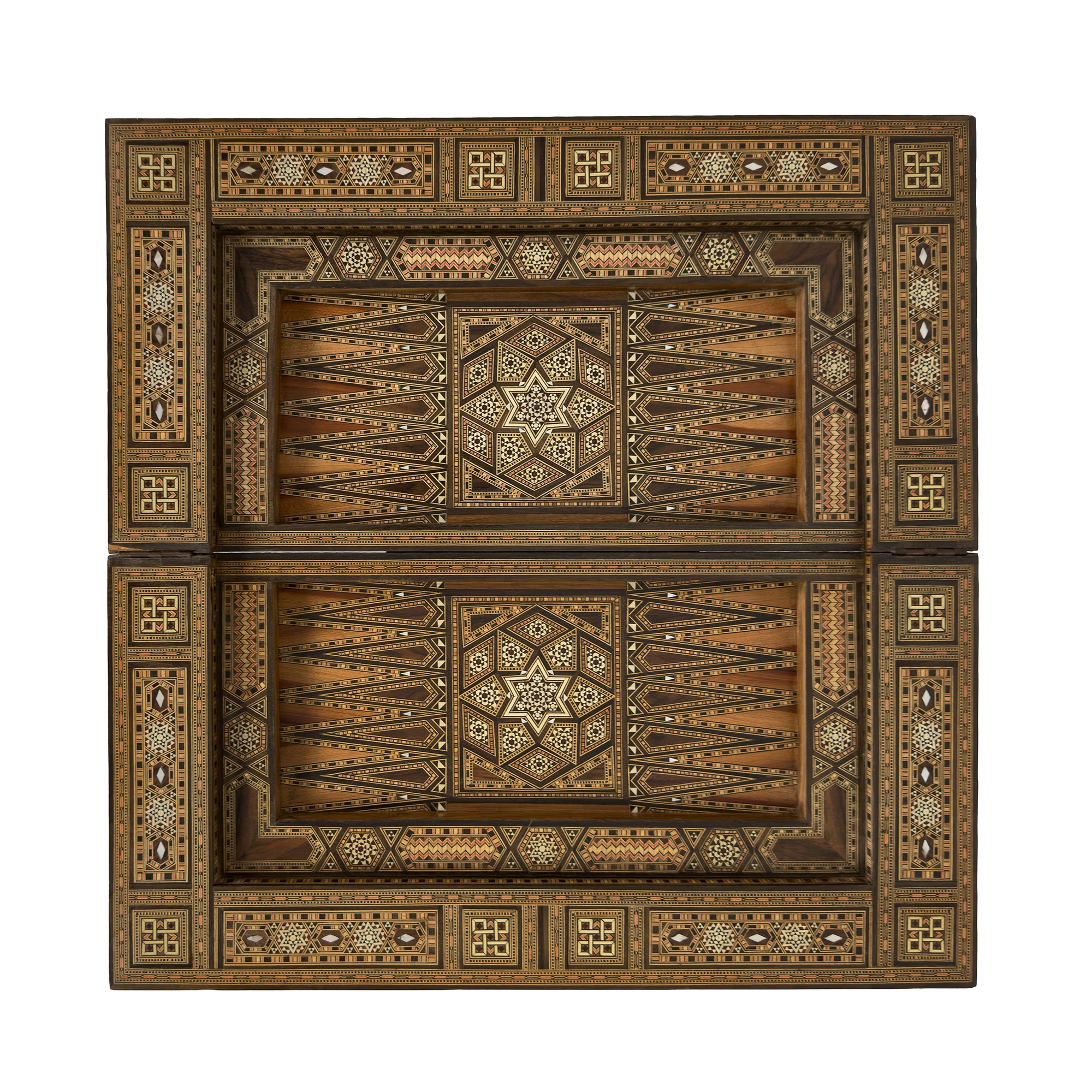 Tavolino da gioco di noce, Arte orientale