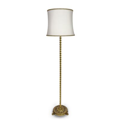 Lume da terra in ottone con stelo a tortiglione e piede circolare cesellato