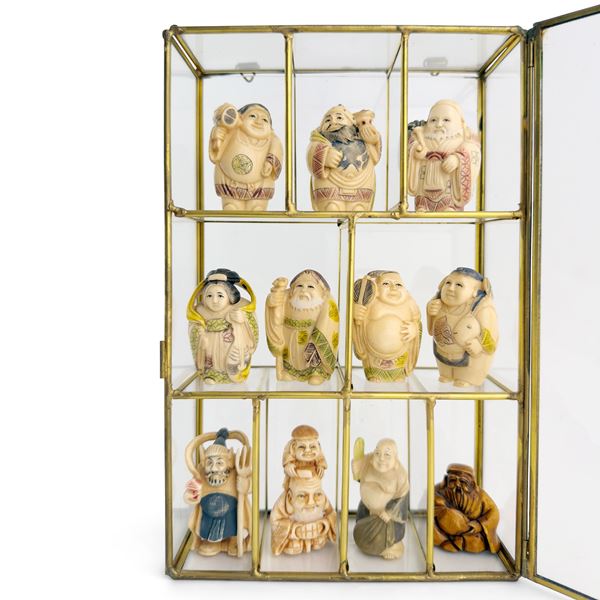 Piccola teca contenente undici netzukè in osso, Arte orientale