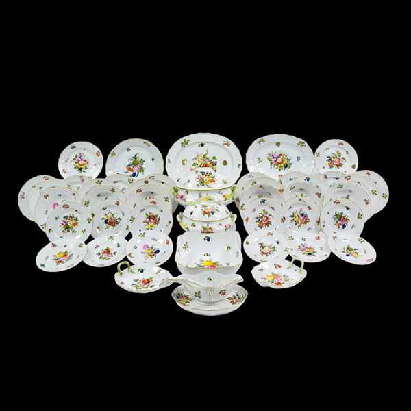 Servizio di piatti in porcellana bianca e policroma, Herend per candida Tupini Napoli