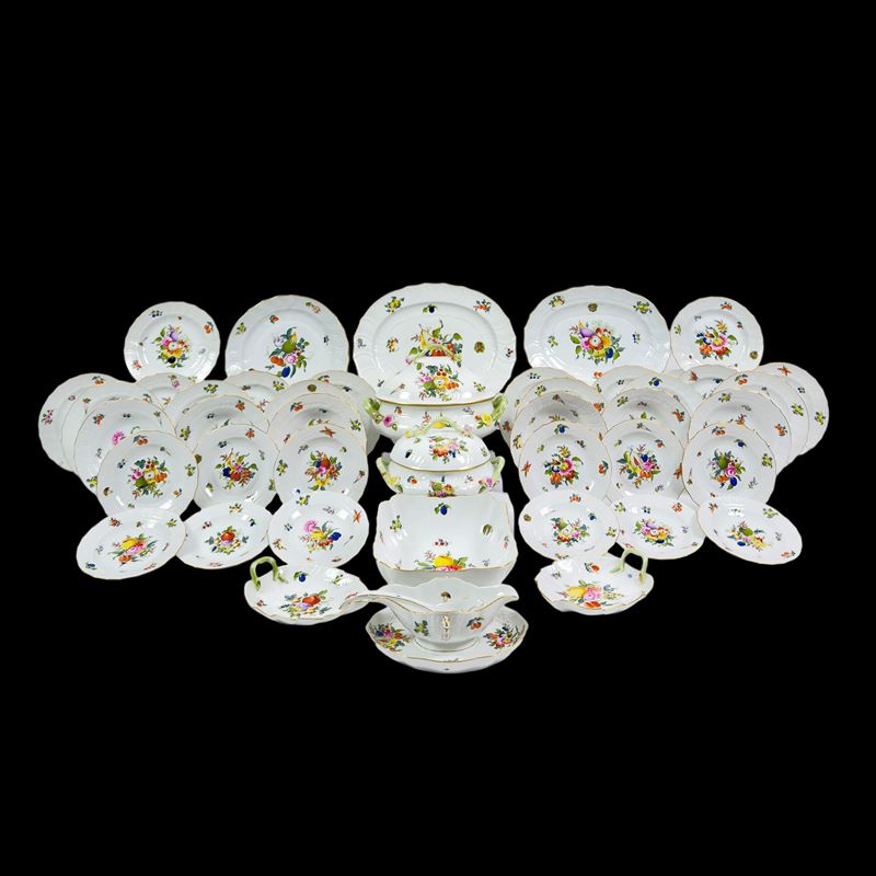 Servizio di piatti in porcellana bianca e policroma, Herend per candida Tupini Napoli