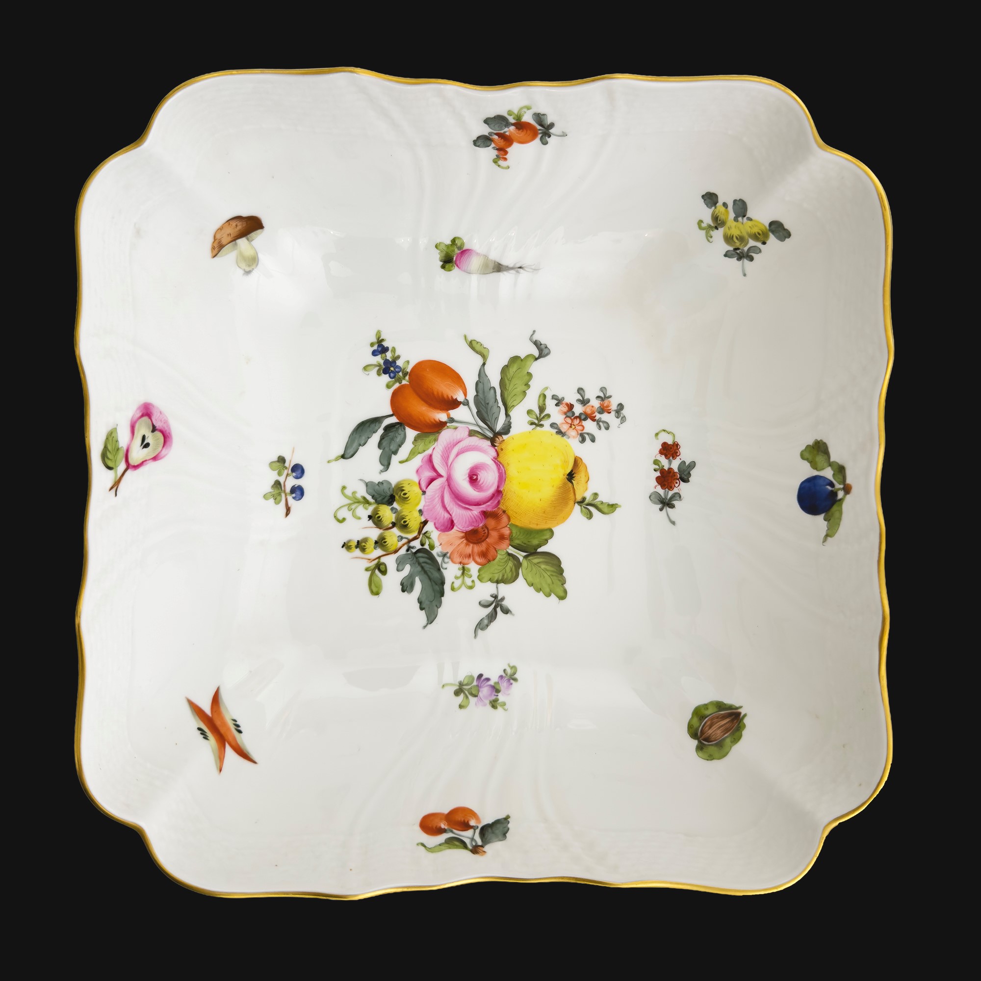 Servizio di piatti in porcellana bianca e policroma, Herend per candida Tupini Napoli