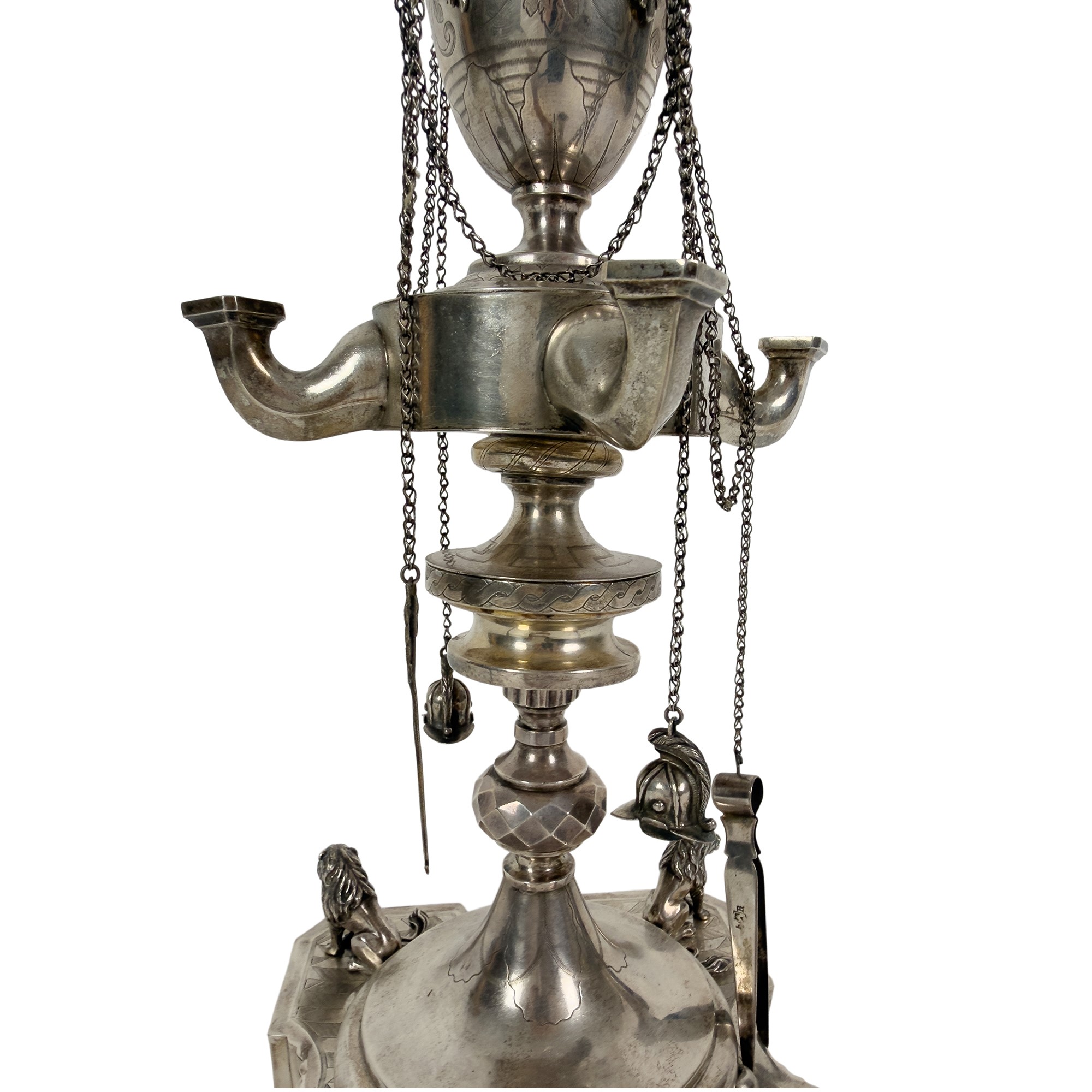 Lucerna in argento, probabilmente Malta, inizi del XIX secolo