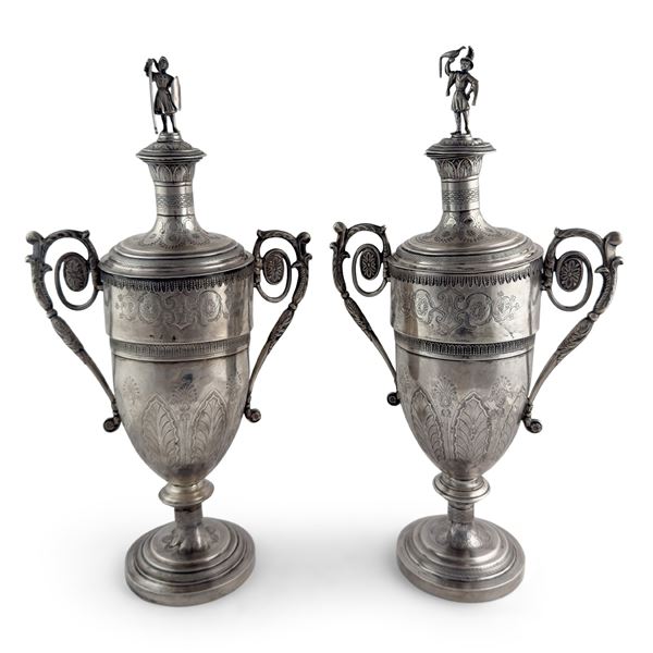 Coppia di vasi biansati con coperchio in argento, Spagna, inizi del XIX secolo