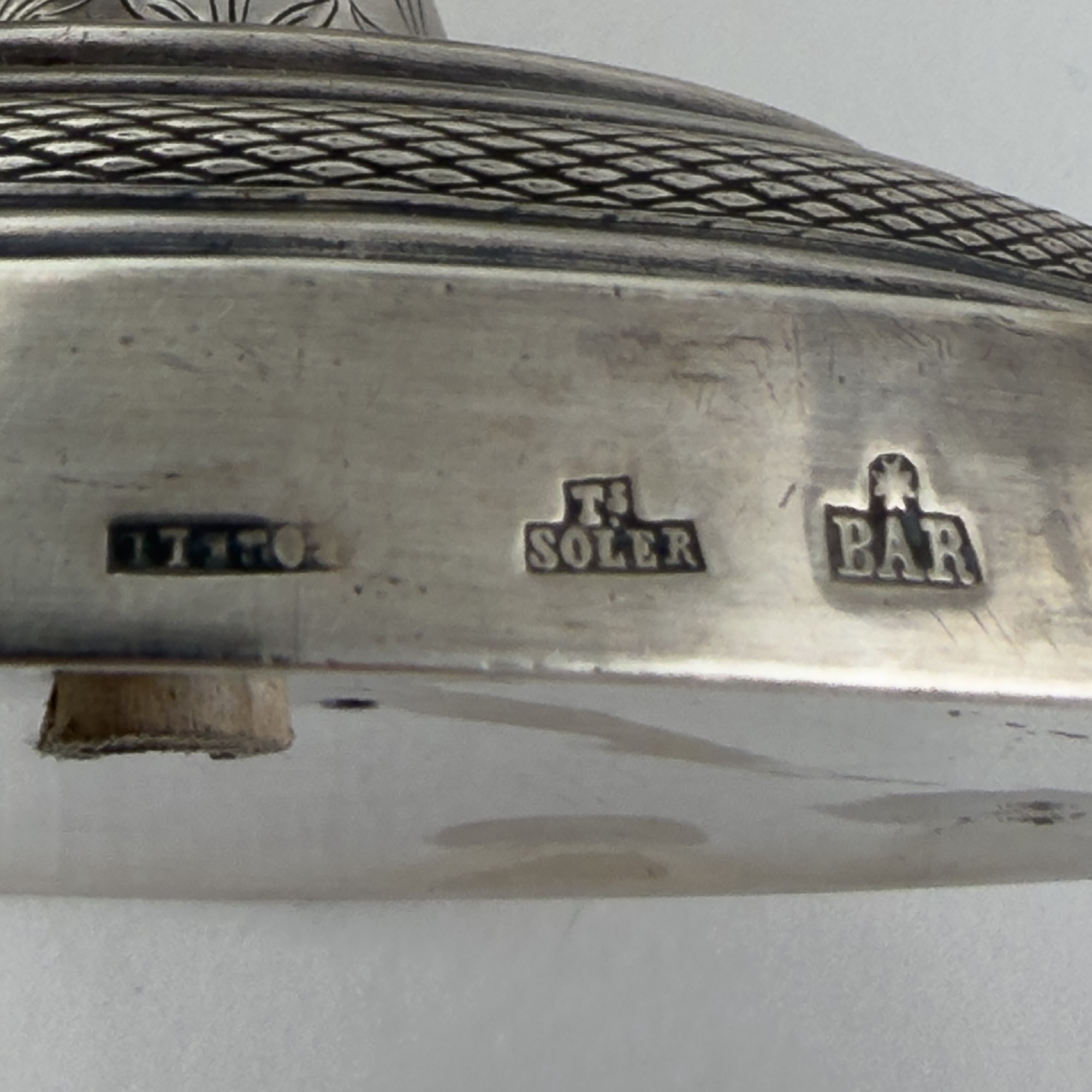 Coppia di vasi biansati con coperchio in argento, Spagna, inizi del XIX secolo