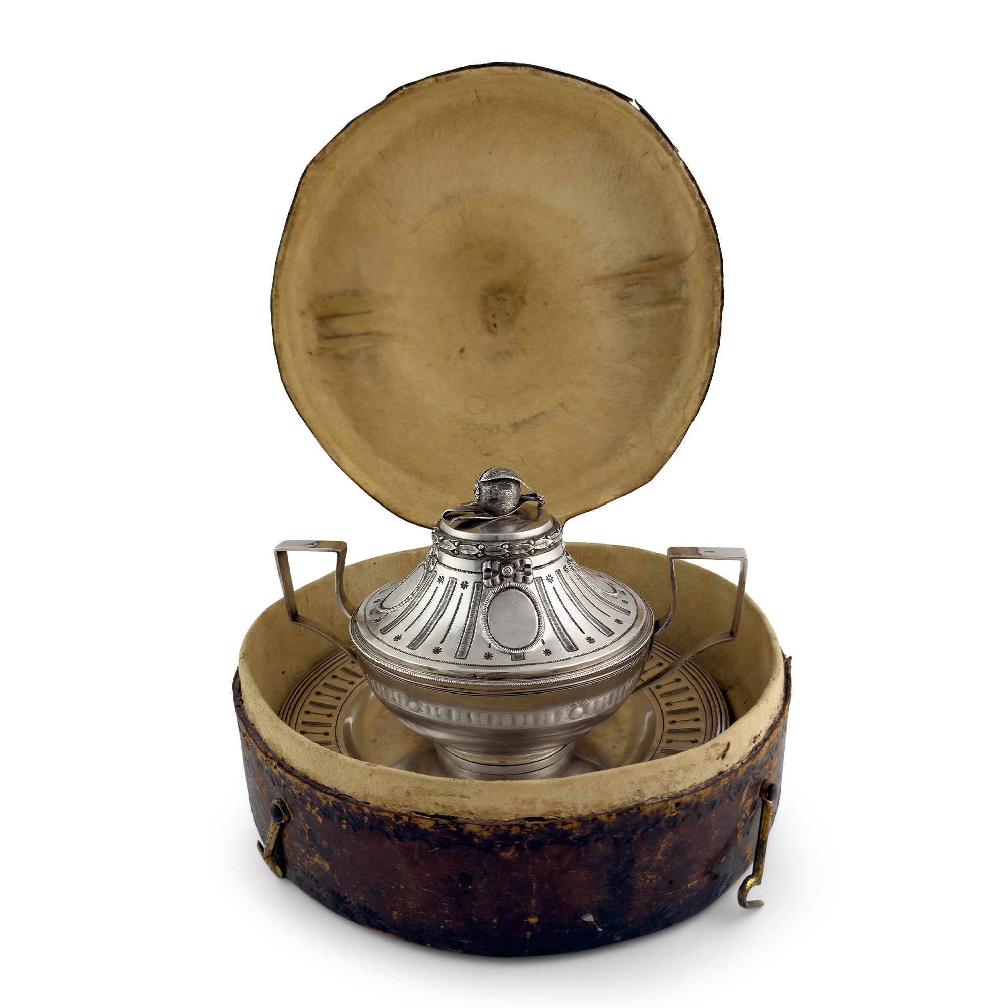 Tazza da puerpera con piatto, Torino, fine del XVIII.inizi del XIX secolo