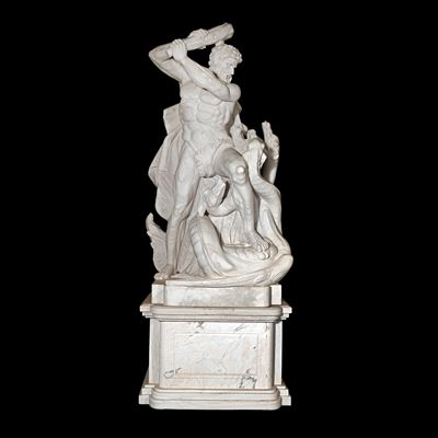 Ercole e l'Idra, gruppo in marmo bianco su piedistallo rettangolare