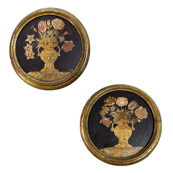 Coppia di placche circolari in scagliola, XVIII secolo