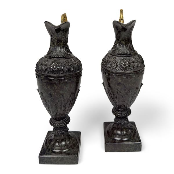 Coppia di anfore in marmo verde di Prato, XIX secolo