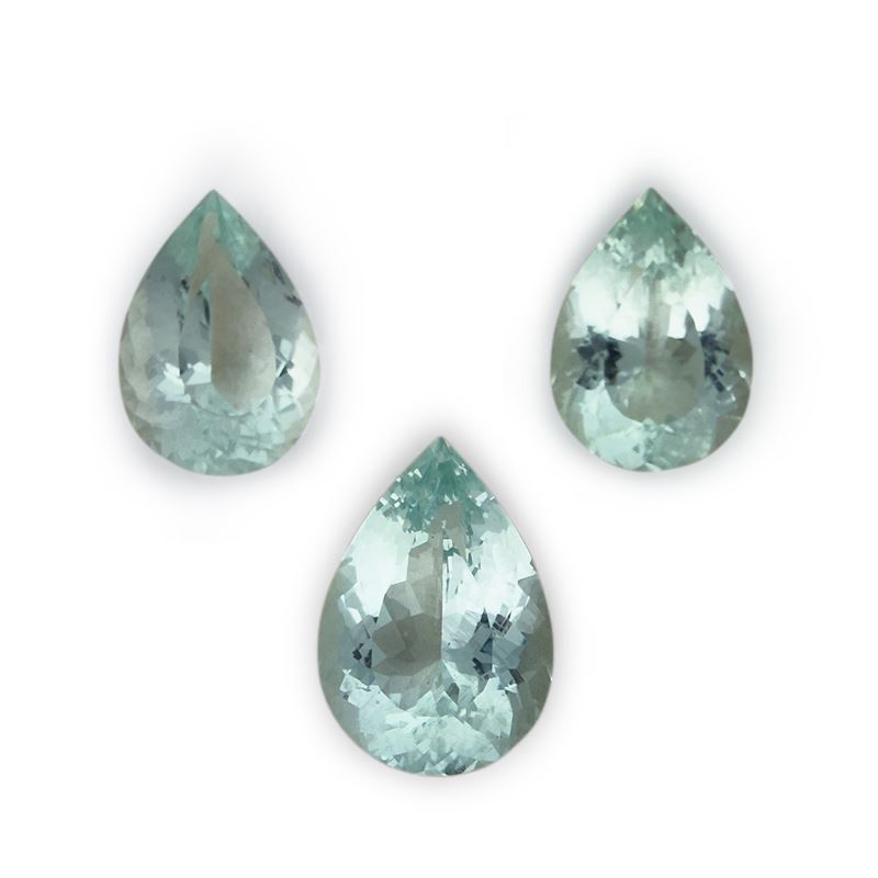 Tre acquamarine a goccia