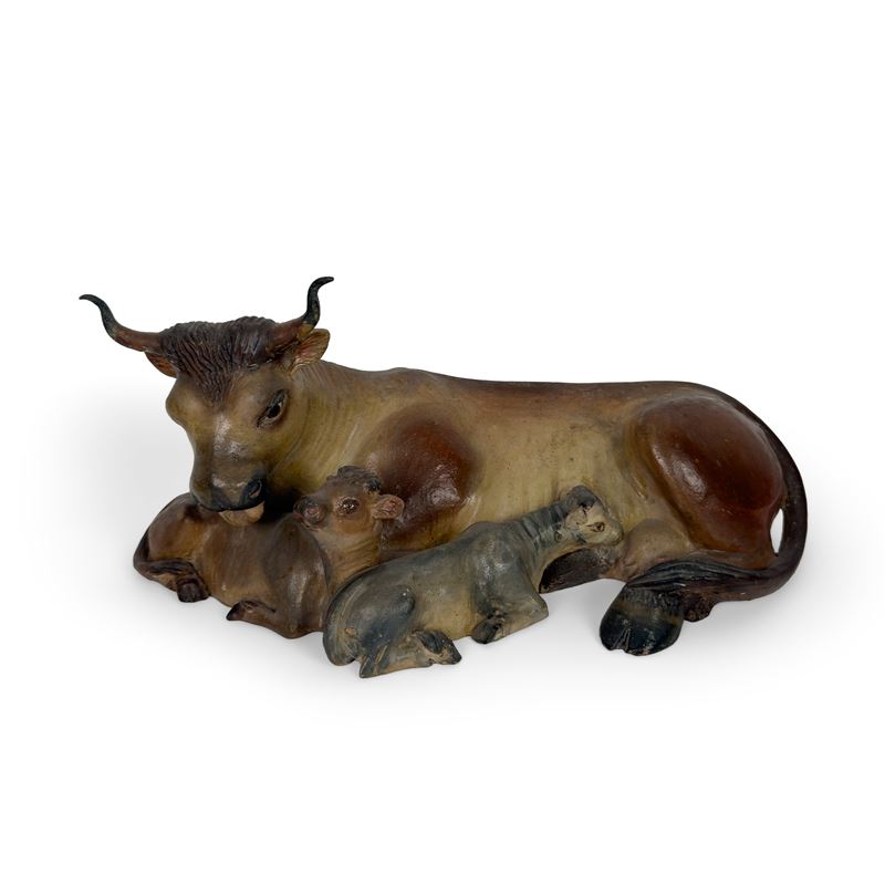 Gruppo da presepe in terracotta, Napoli, circa 1860, Mucca con Vitelli