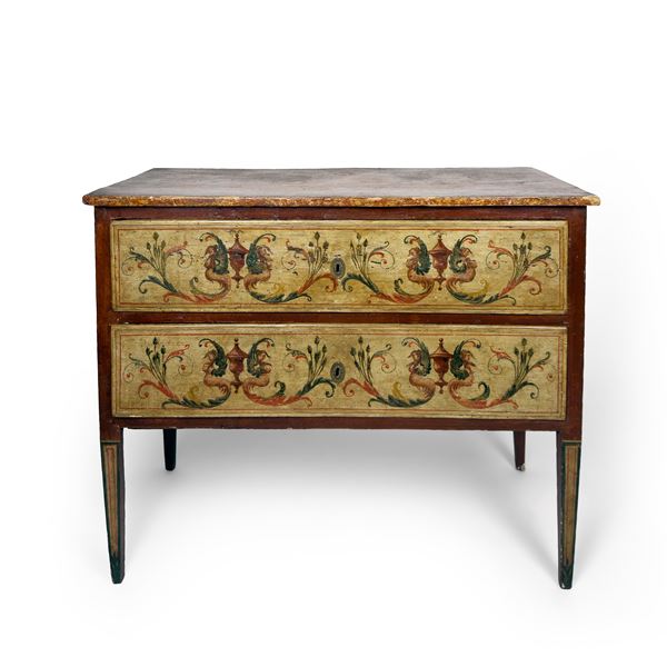 Cassettone in legno laccato e dipinto in policromia, Italia centrale, XVIII secolo