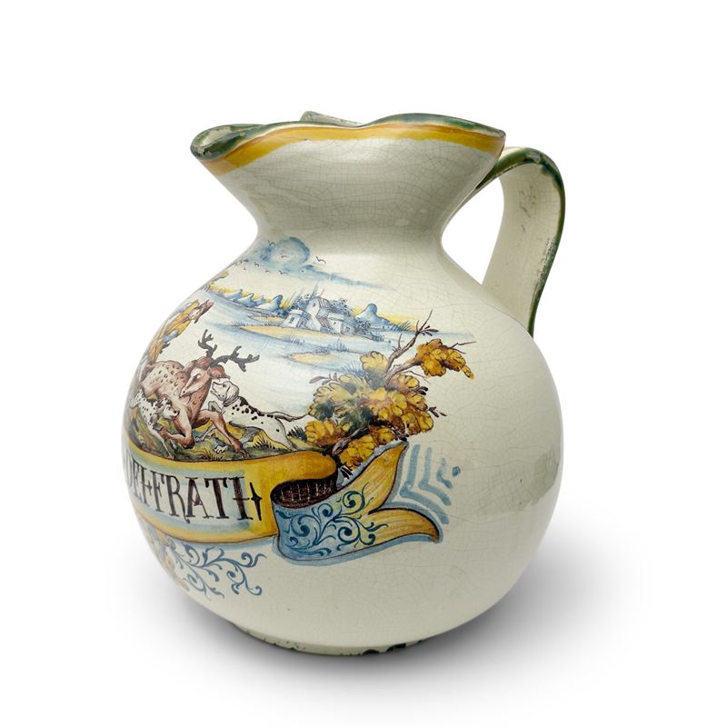 Grande brocca in maiolica bianca e policroma