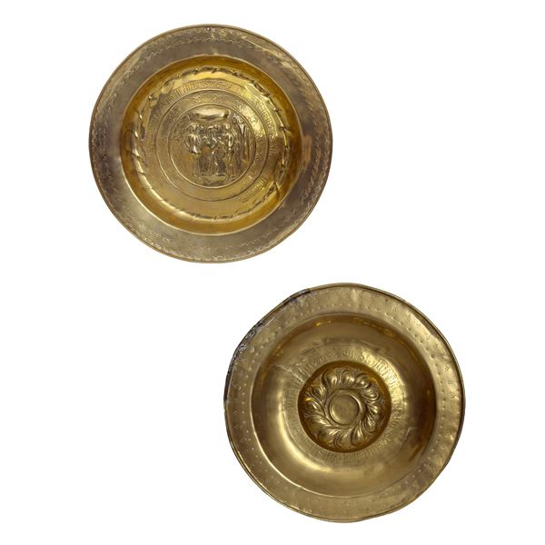 Due piatti elemosinieri in ottone dorato, XVII secolo