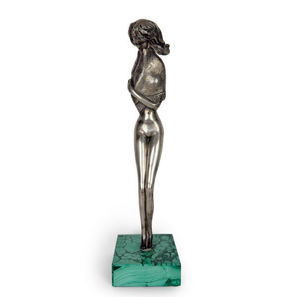 Nudo femminile con scialle, scultura in argento