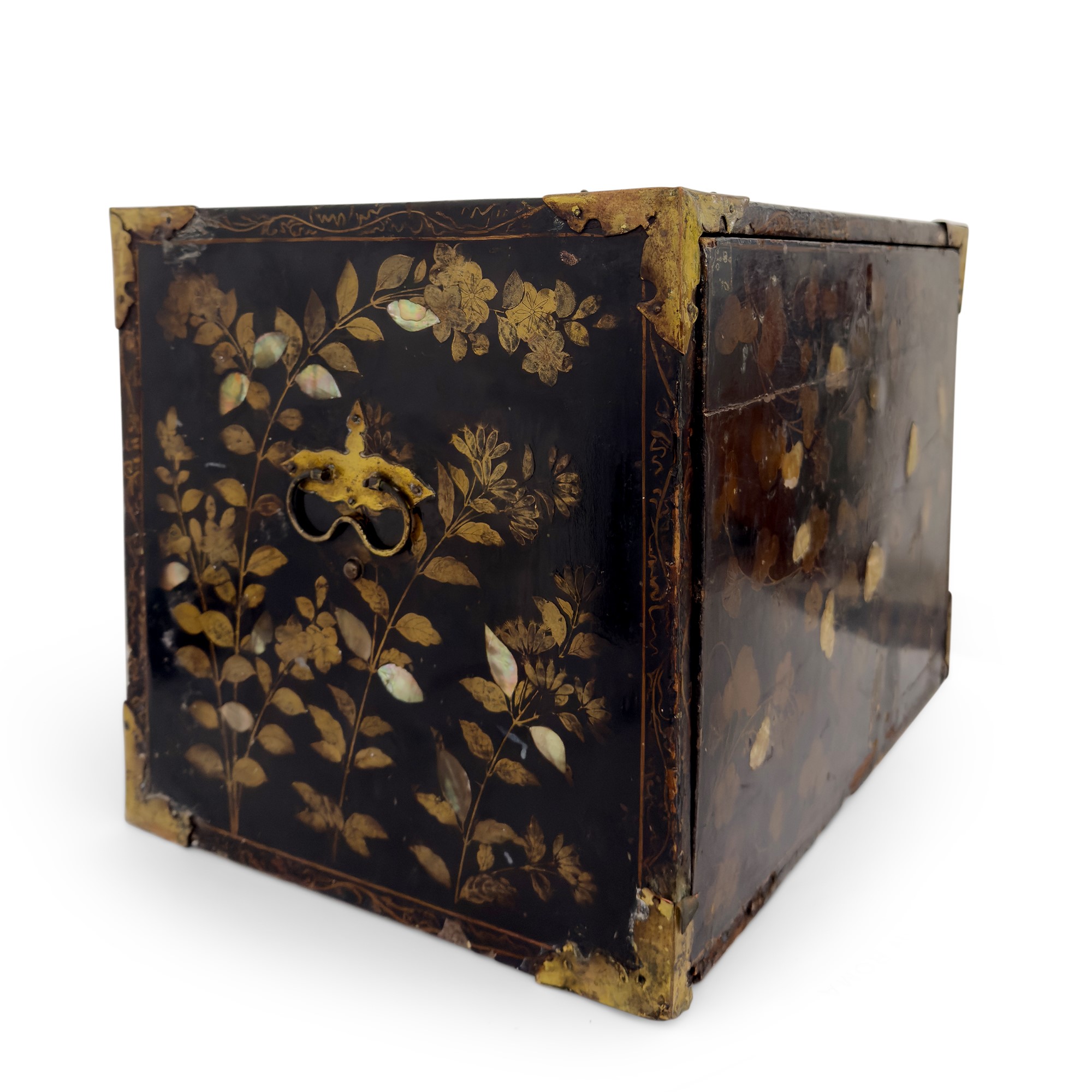 Piccolo stipo con ribalta, Giappone, XIX secolo