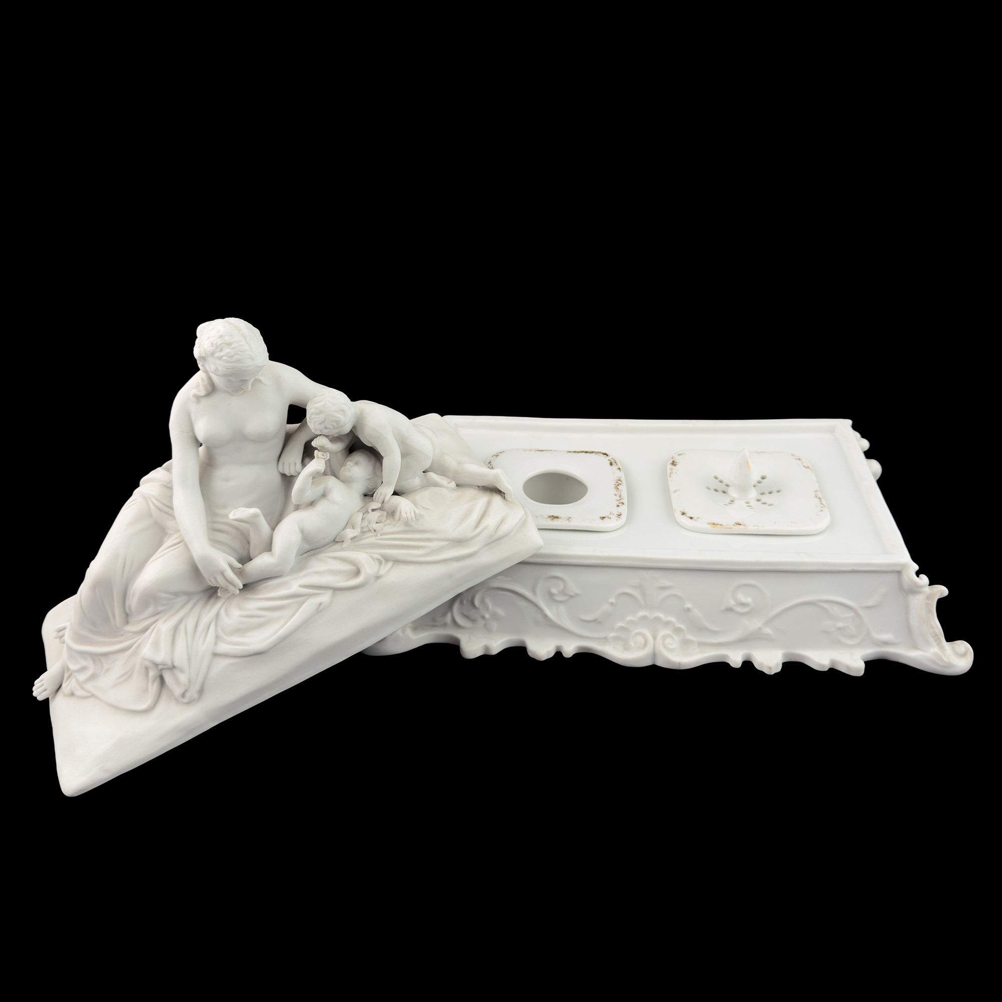 Calamaio in porcellana e biscuit, XIX secolo