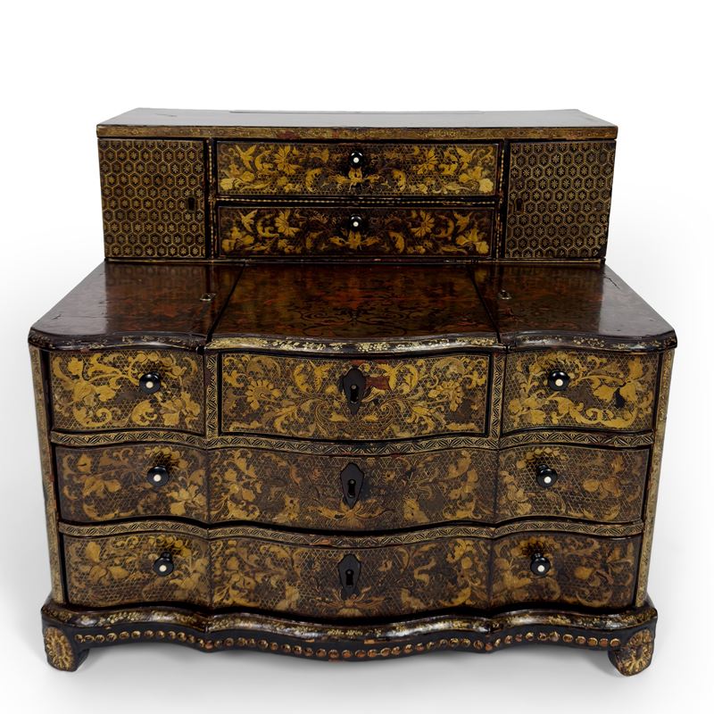 Piccolo stipo in legno laccato ed ebanizzato, probabilmente Francia, XIX secolo