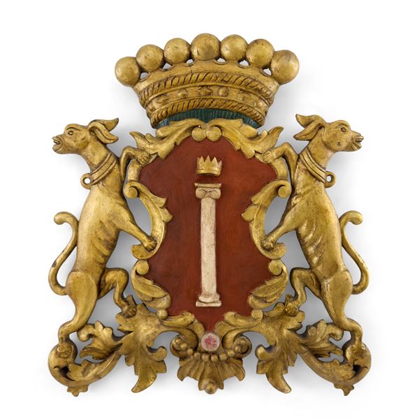 Stemma nobiliare in legno dorato e laccato