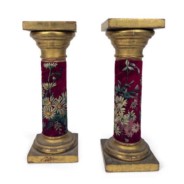 Coppia di colonnine in legno dorato, inizi del XX secolo